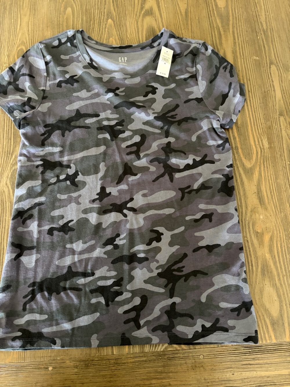 GAP Women's Black & Gray Camo Short Sleeve Tee